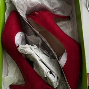 Hard to Find. Gorgeous Vibrant Red Suede Heels with Sexy Bow detail. 6.5